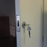 Chaveiro Tríade RJ 24 Horas Chaveiro Rio de Janeiro 24 Horas Profissional Aberturas de Portas, Cofres, Tetra, Blindadas, Multiponto, Cadeados de Chão, Portas Automáticas, Porta de Condominio, Fechaduras Digitais e Eletrônicas.