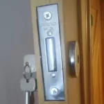 Chaveiro Tríade RJ 24 Horas Chaveiro Rio de Janeiro 24 Horas Profissional Aberturas de Portas, Cofres, Tetra, Blindadas, Multiponto, Cadeados de Chão, Portas Automáticas, Porta de Condominio, Fechaduras Digitais e Eletrônicas.