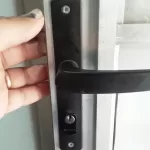 Chaveiro Tríade RJ 24 Horas Chaveiro Rio de Janeiro 24 Horas Profissional Aberturas de Portas, Cofres, Tetra, Blindadas, Multiponto, Cadeados de Chão, Portas Automáticas, Porta de Condominio, Fechaduras Digitais e Eletrônicas.